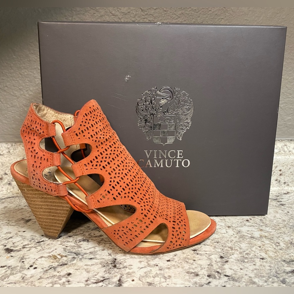 VINCE
CAMUTO  Papaya Suede Sandals in size 8.5